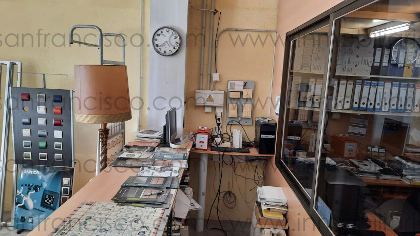 2 BathroomsBathrooms,Local,En Venta,1136